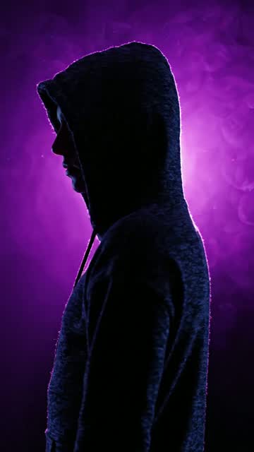 Silhouette anonyme qui se retourne, généré par IA